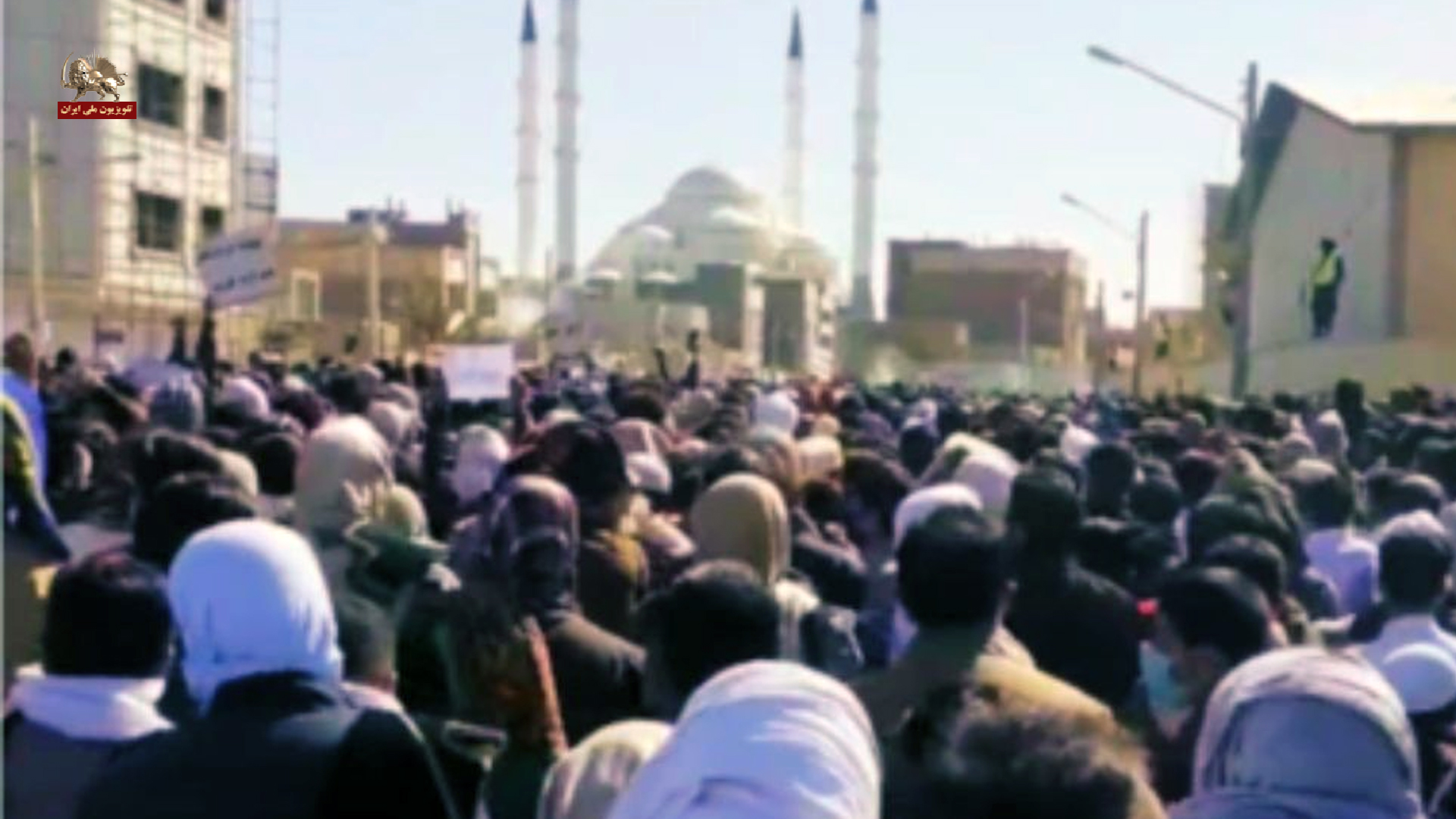 روزنامهٔ ایتالیایی کوریر دلا سرا: رژیم بهصدها نفر در خیابانهای زاهدان شلیک میکند